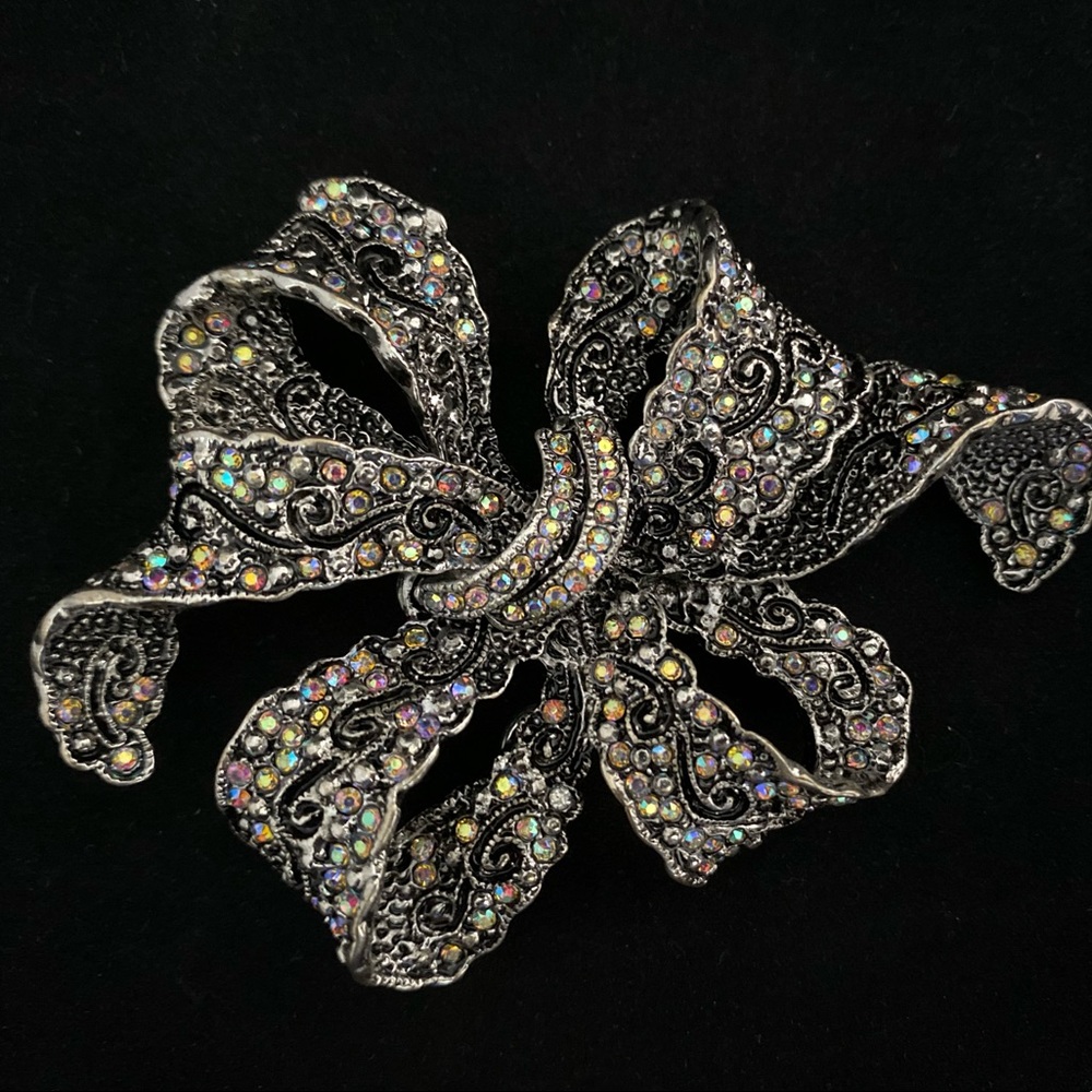 Multicolored crystal pin.